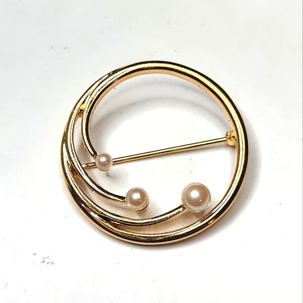 Vintage Monet Brooch Classic Gold Tone Open Circle Wave Swirl Faux Pearls Signed